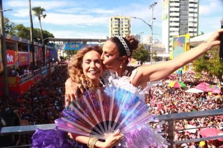Ivete Sangalo chama Daniela Mercury ao trio e declara: “Respeita a rainha” no Campo Grande