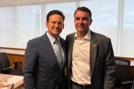 Roma destaca avanço de Flávio Bolsonaro contra Lula em pesquisa: “É um recado do povo”