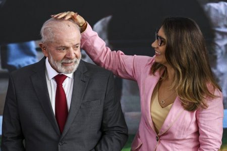 Influência de Janja teria motivado mudança de ato de Lula na Bahia, diz coluna