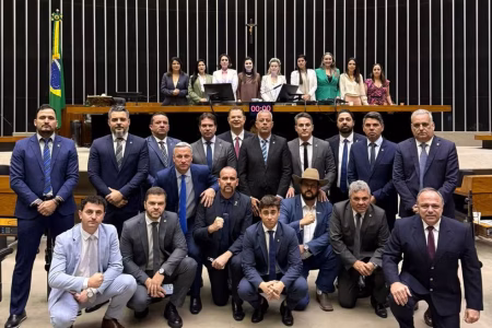 Oposição protocola no STF pedido de impeachment contra 16 ministros do governo Lula