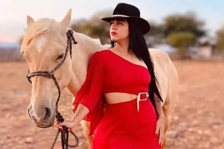 Jovem conhecida como ‘Rainha das Cavalgadas’ é encontrada morta dentro de casa na Bahia