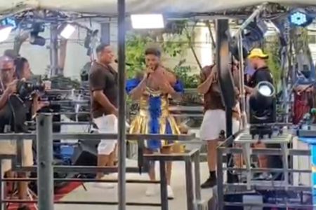Tony Salles comanda As Muquiranas e arrasta multidão no Campo Grande