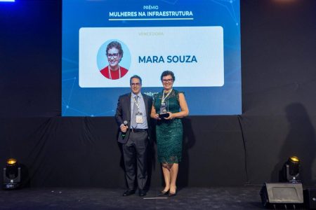 Professora baiana ganha prêmio nacional na categoria Mulheres na Infraestrutura