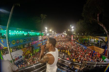 Pipoca do arrocha: ToqueDez arrasta multidão no Campo Grande