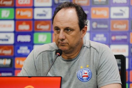 Rogério Ceni critica vaias da torcida após vitória do Bahia na semifinal do Baiano