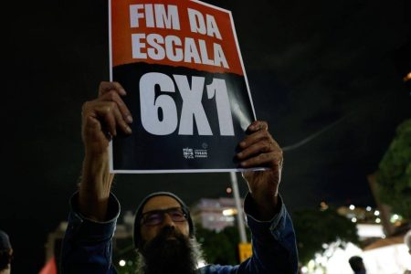 Maioria dos jovens brasileiros apoia fim da escala 6×1, aponta pesquisa