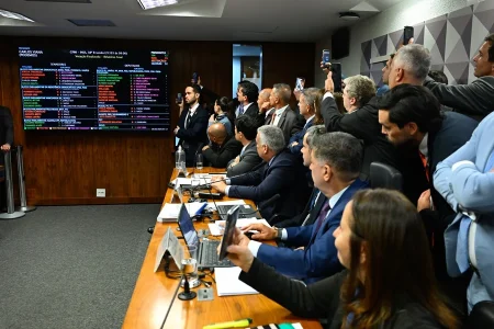Wagner e Carletto votam por enterrar relatório da CPMI do INSS