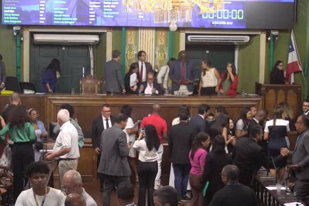 Câmara de Salvador aprova reajuste salarial de 5,4% para professores da rede municipal