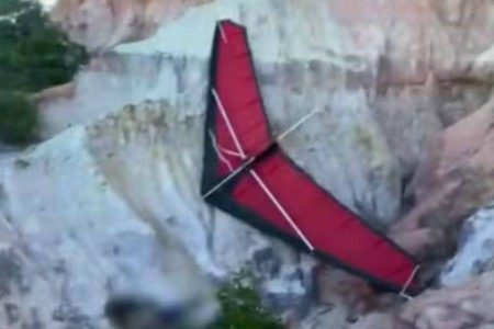 Turista do Rio de Janeiro sofre fraturas após acidente de asa delta em falésias de Arraial d’Ajuda