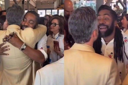 Às vésperas do Oscar, Lázaro Ramos e Wagner Moura se emocionam em reencontro em Los Angeles