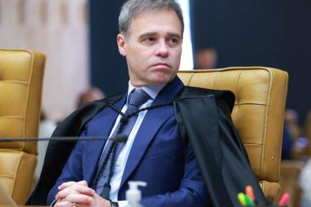 Falha mecânica interrompe decolagem de avião com André Mendonça em Brasília