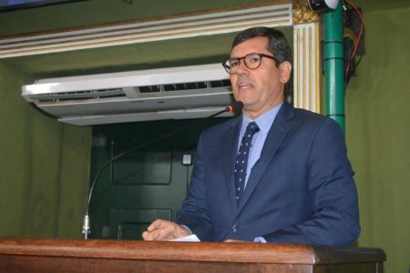 Tinoco questiona governo Jerônimo por leilão do antigo Centro de Convenções sem discussão pública