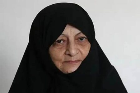 Esposa de Ali Khamenei morre após ataque que matou o líder iraniano