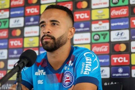 Caio Alexandre desfalca treino e vira dúvida do Bahia para decisão contra o Vitória