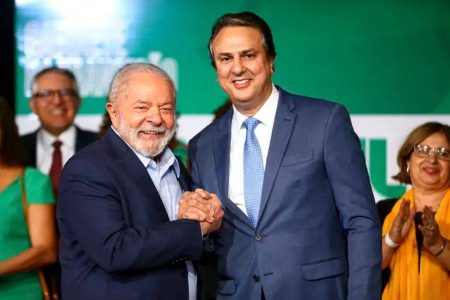 Lula afirma que Camilo Santana deixará Ministério da Educação para atuar em campanha eleitoral
