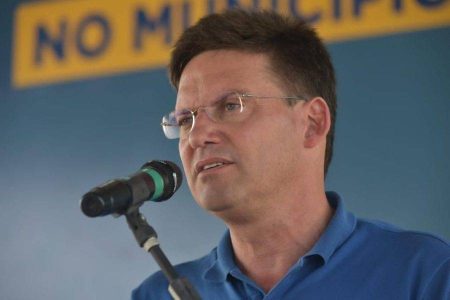 João Roma chama prisão domiciliar de Bolsonaro de “medida humanitária” e fala em perseguição política