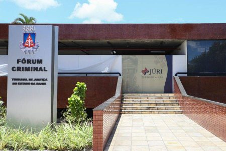 Dupla é condenada a 28 anos por execução e tentativa de homicídio em quadra de Salvador