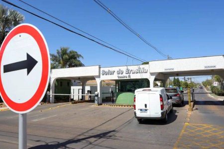 Moraes proíbe drones em área onde Bolsonaro cumpre prisão domiciliar e autoriza abate