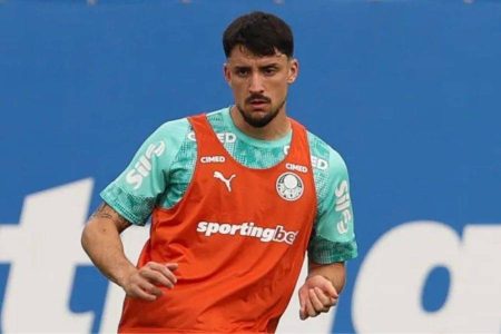 Lesão de Piquerez tira lateral de jogos contra Bahia e garante compensação ao Palmeiras