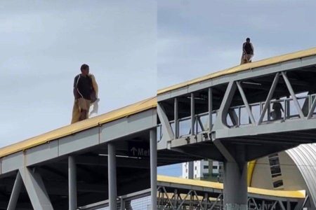 Homem é flagrado caminhando sobre cobertura de passarela da estação Imbuí, em Salvador