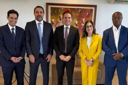 Hugo Motta desembarca em Salvador para agendas com autoridades