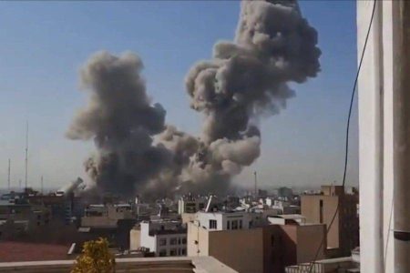 EUA e Israel mantêm ataques contra o Irã; autoridades e civis estão entre mortos