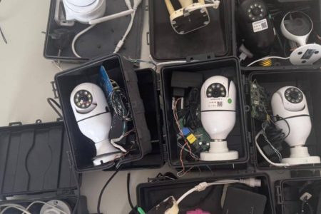 PM remove câmeras clandestinas usadas por criminosos em bairros de Salvador