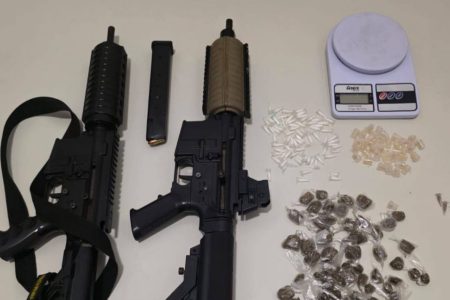 Fuzis e drogas são apreendidos após suspeito fugir de abordagem em São Cristóvão