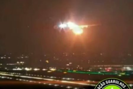 Motor de avião explode após decolagem e piloto faz pouso de emergência em SP