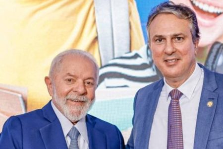 Lula diz que Camilo Santana deixará Ministério da Educação para atuar na campanha