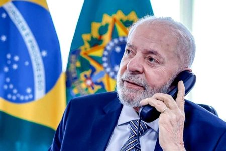 Preocupado com os EUA classificar PCC e CV como terrorismo, Lula liga para presidentes da Colômbia e do México