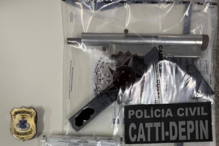 Polícia Civil apreende submetralhadora, munições e drogas em Monte Santo