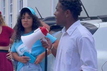 Estudantes da UFBA protestam contra gestão do reitor Miguez após falhas em sistema de matrícula