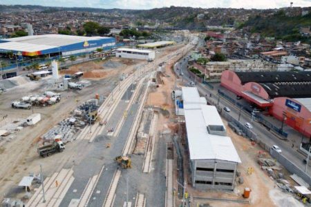 Trânsito é modificado na região da Calçada por avanço das obras do VLT