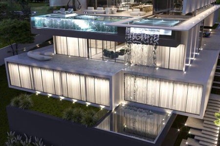 Piscina de vidro na sala chama atenção em nova mansão de Léo Santana e Lore Improta