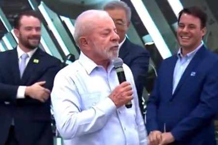 Lula diz que gastos com pets viraram “sequestro de salários” das famílias