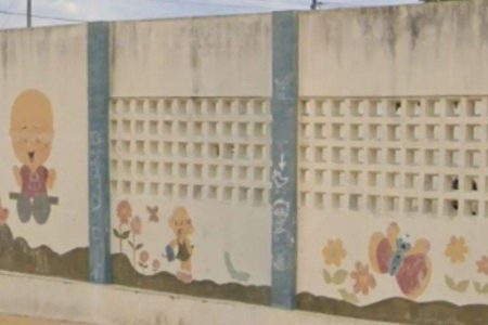 Mulher invade creche em Guanambi, pega criança no colo e foge antes da chegada da polícia