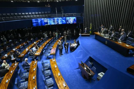 Senado gastou R$ 2,5 milhões em passagens de classe executiva em 2025
