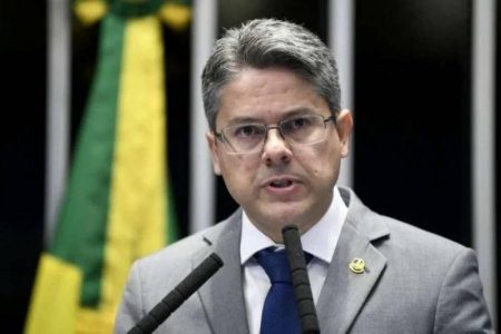 Senador diz que irá à Justiça caso CPI sobre Moraes e Toffoli não avance