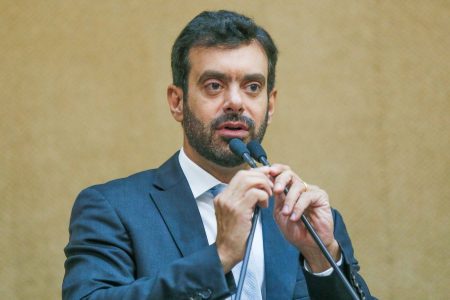 Deputado cobra cumprimento de lei que limita taxa de esgoto da Embasa em Vitória da Conquista