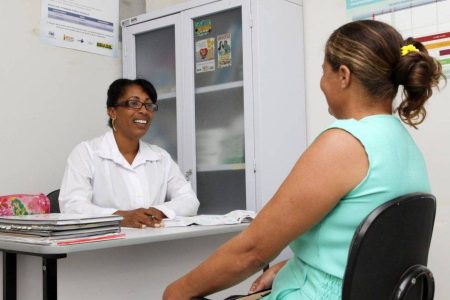 Governo da Bahia inicia reajuste salarial para servidores da saúde com aumentos de até 13,63%