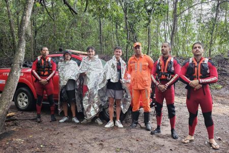 Turistas ingleses são resgatados após mais de 24 horas isolados em rio na Chapada Diamantina