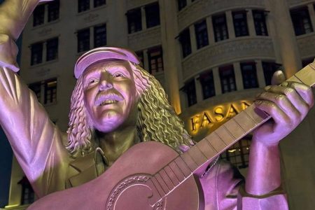 Estátua em homenagem a Moraes Moreira é inaugurada na Praça Castro Alves, em Salvador