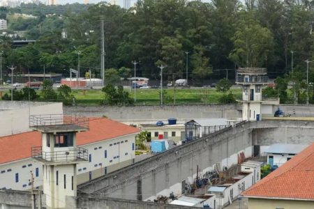 Preso é decapitado por detentos após descobrirem que ele matou a própria mãe