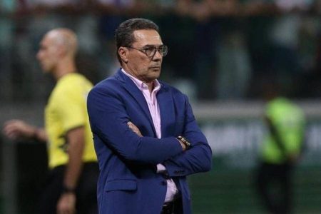 Luxemburgo é levado à UTI após diagnóstico de infecção pulmonar