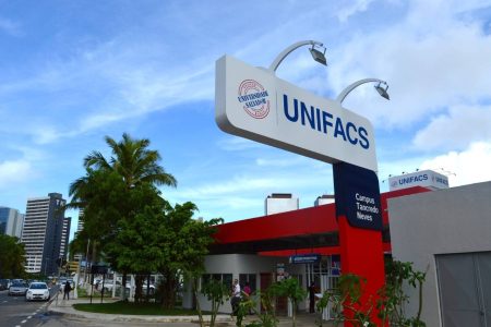 MEC nega novo curso de Medicina da Unifacs em Salvador após decisão judicial