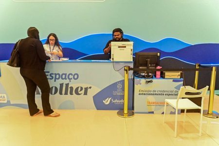 Transalvador emite credenciais de estacionamento para pessoas com autismo no Salvador Shopping