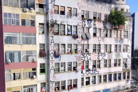 Prédio da Embasa no Centro de Salvador vai a leilão para dar lugar a novo projeto turístico