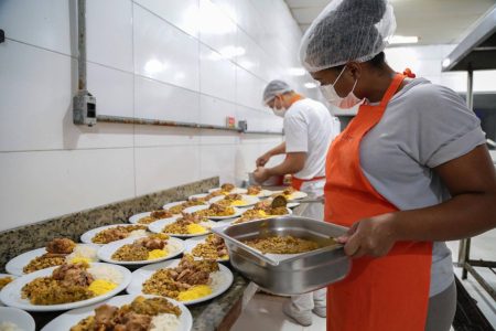 Restaurantes populares de Salvador oferecem almoço especial de Páscoa nesta quinta (2)