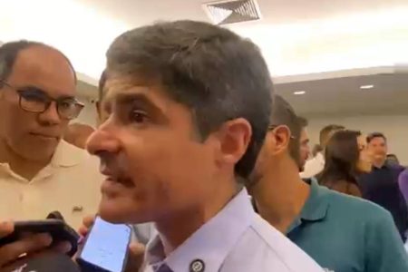 “Clima de paz só na cabeça dele”, diz ACM Neto após declarações de Jerônimo sobre segurança pública